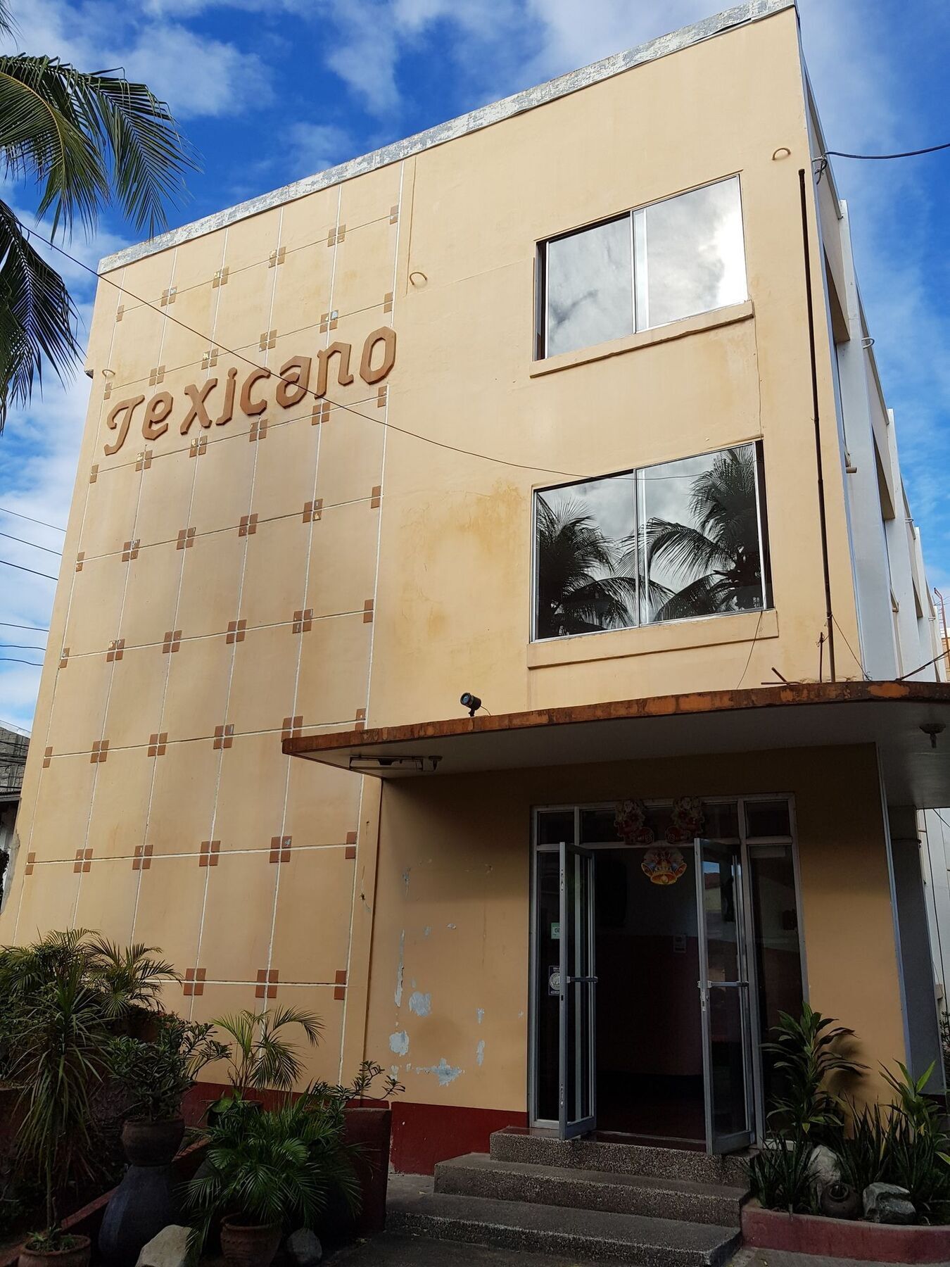 Texicano Hotel Main Laoag Buitenkant foto